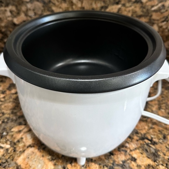 Aroma 2 6 Cup COOKED Cooker Pot Style White Non Stick Cooks and Boils - NEW - Picture 8 of 9